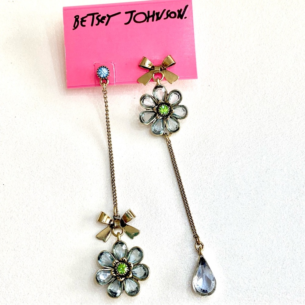 Betsey Johnson ‘Spring Bloom’ Blue/Green Mismatch Flower Earrings w/Tag HTF!
